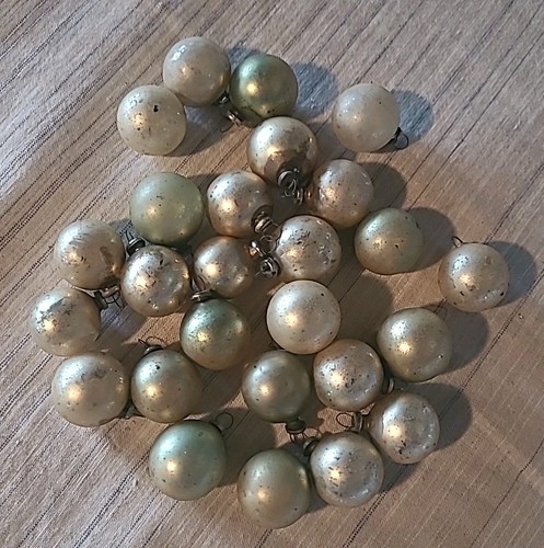 Very vintage miniature - 26, 1"